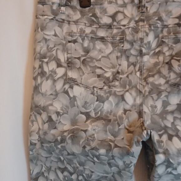 MICHAEL KORS Women's Gray Floral Pants Size 16W. - Picture 11 of 15